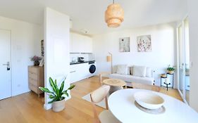 Modern & Stylish Close To Centre